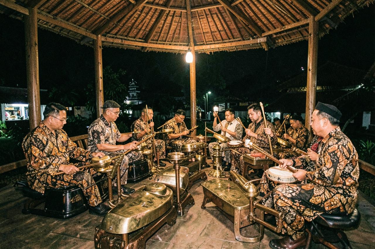 Gamelan Rehearsal, Not a Show